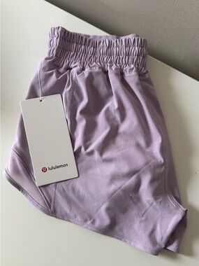 Lululemon size 4 hotty hot HR shorts 2.5” lilac play NWT